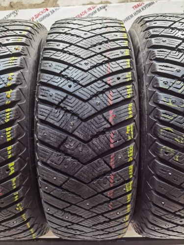 Goodyear UltraGrip IceArctic SUV 4x4 R17 225/65