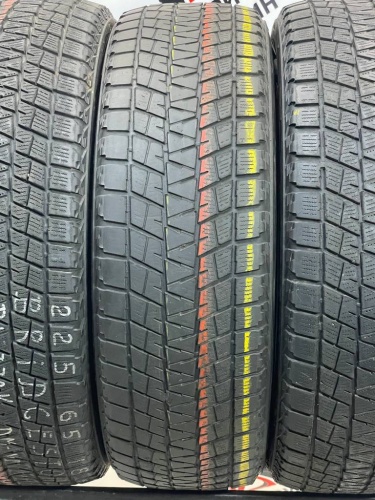 Bridgestone Blizzak DM-V1 R18 225/65