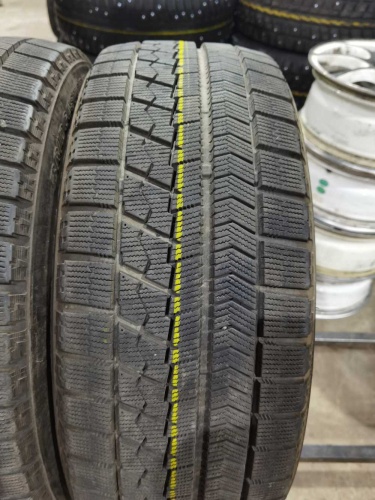 Bridgestone Blizzak VRX R17 205/50