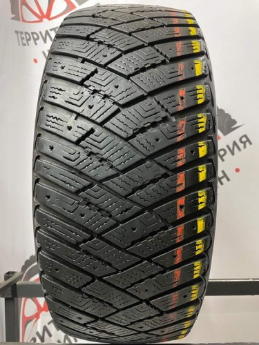 GoodYear UltraGrip R17 215/55