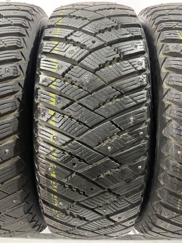 Goodyear UltraGrip Ice R16 205/60
