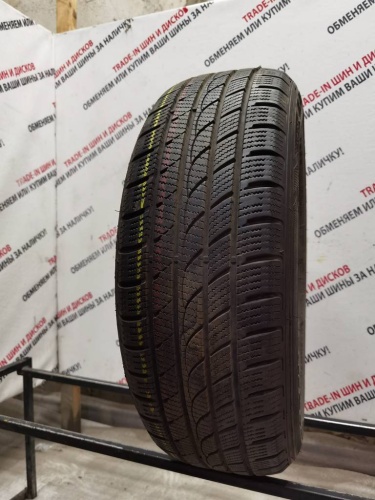 Tracmax Ice-Plus S220 R16	215/65