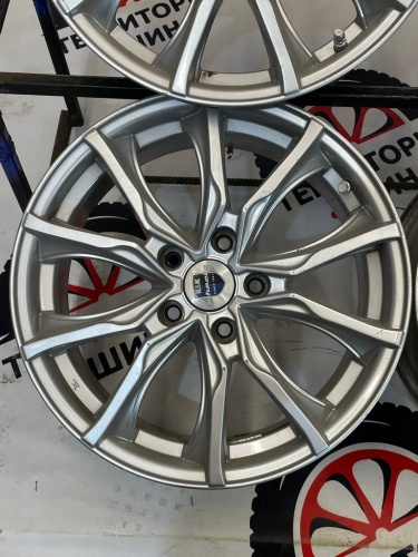 Диски литые Nissan R18	5*114,3	7J ET45 ЦО 66,1