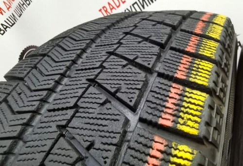 Bridgestone Blizzak VRX R17 205/55.