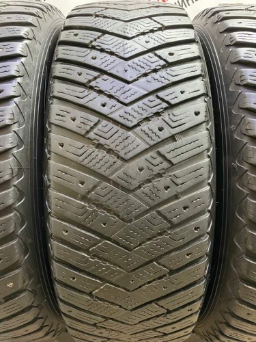 Goodyear UltragripIce R17 215/65