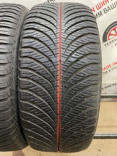 Goodyear Vector 4Seasons 235/55 R17.