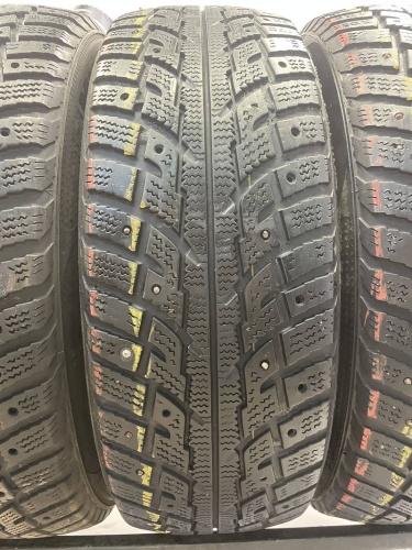 Kumho I'Zen RV Stud KC16  R16 215/65