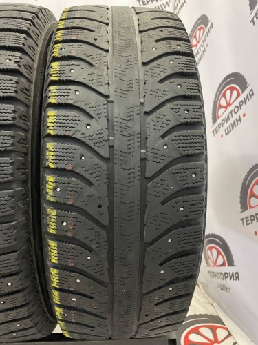 Bridgestone Ice Cruiser 7000  R16 215/65