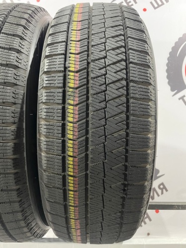 Bridgestone Blizzak VRX2 R17 215/60