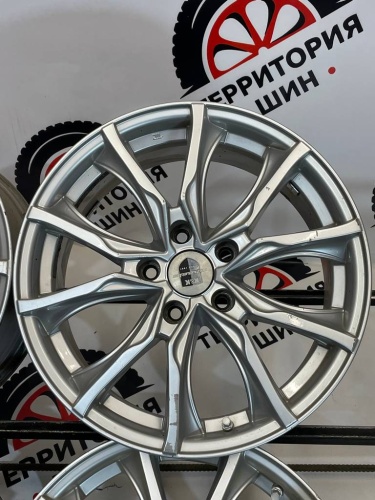 Диски литые Nissan R18	5*114,3	7J ET45 ЦО 66,1
