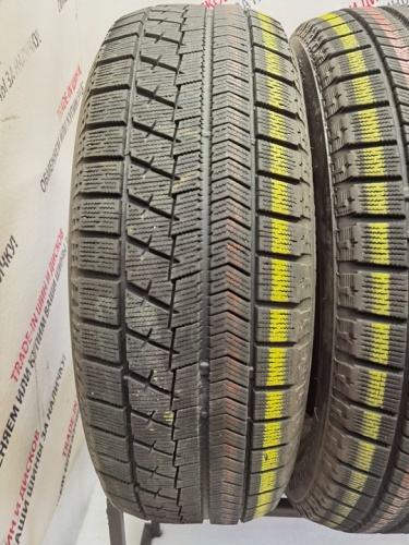 Bridgestone Blizzak VRX R17 215/60