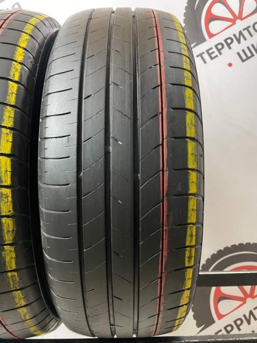 Kumho Ecsta HS52 R16 215/60.