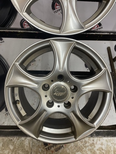 Литые диски  R15 5*114.3 ЦО72.6 ЕТ45 6.5J