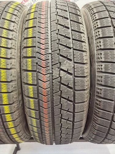 Bridgestone Blizzak VRX R17 215/60