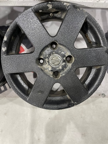 Диски литые Nissan оригинал R15 4x114.3 et46 66.1