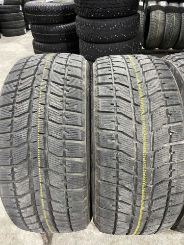 Bridgestone Blizzak WS70 R17 245/45