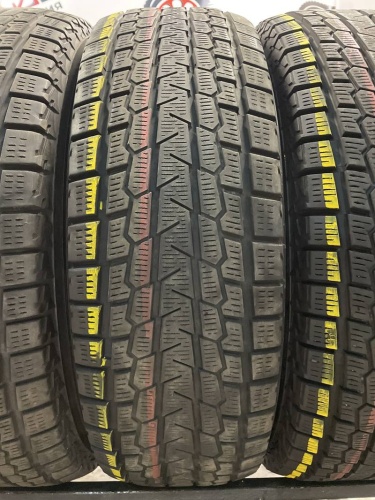 Yokohama Ice Guard G075 R16 215/70