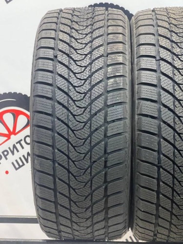 Zeta Antarctica 5+ R17	215/45