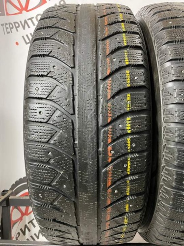 Bridgestone Ice Cruiser 7000 R16 215/60