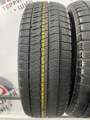 Bridgestone Blizzak VRX2 R16 215/65
