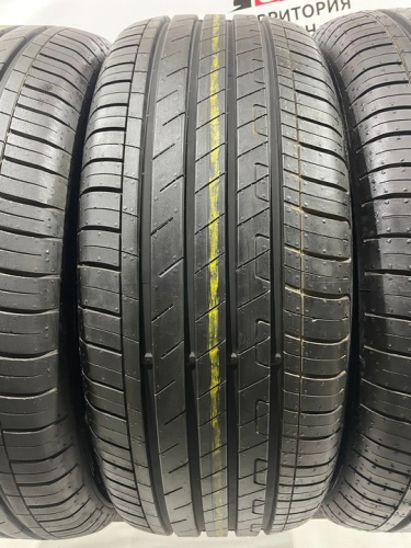 Goodyear EfficientGrip R17 215/55