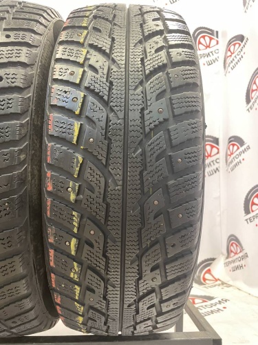 Kumho I'Zen RV Stud KC16  R16 215/65